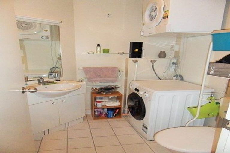 Photo of property in Terrace Tower Apartments, 8b/126 The Terrace, Wellington Central, Wellington, 6011