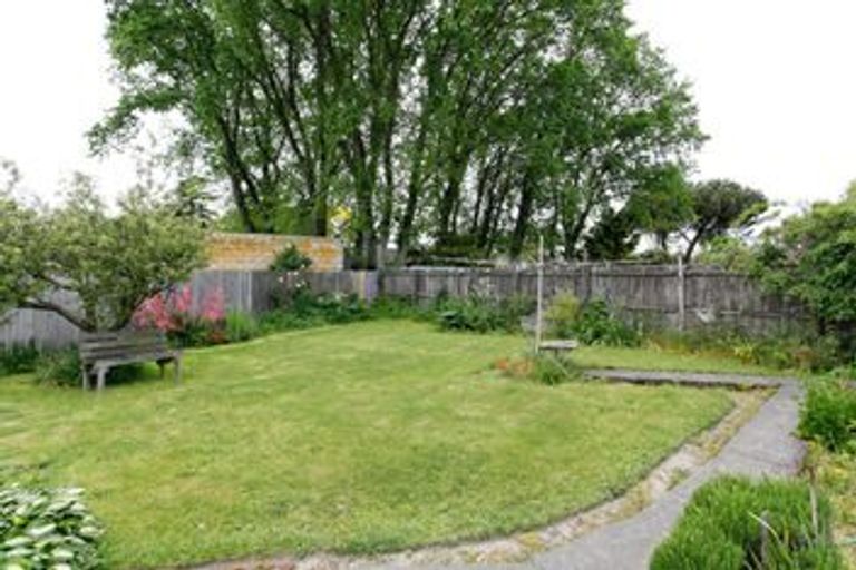 Photo of property in 11 Curletts Road, Sockburn, Christchurch, 8042