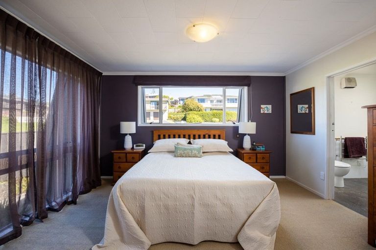 Photo of property in 8 Saint Ives Grove, Whalers Gate, New Plymouth, 4310
