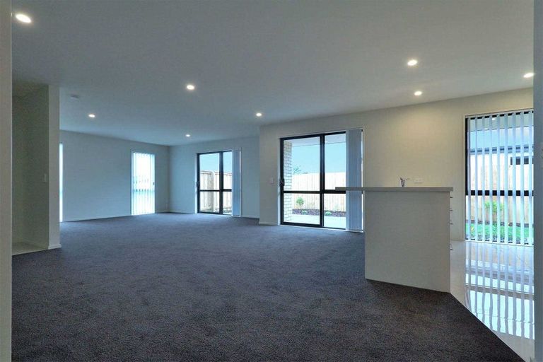 Photo of property in 2 Keeper Close, Woodend, 7610