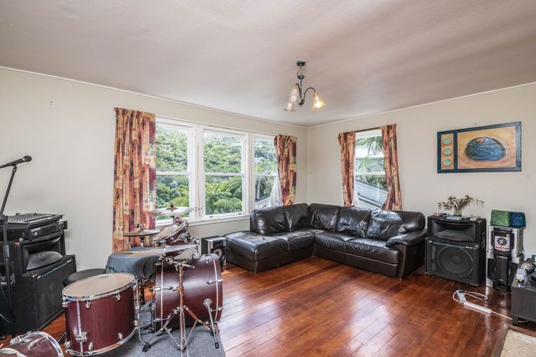 Photo of property in 21 Montgomery Avenue, Karori, Wellington, 6012