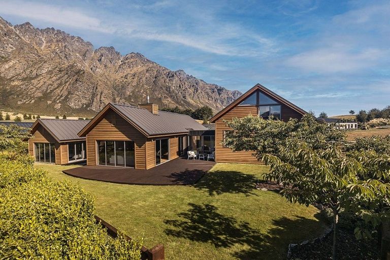 Photo of property in 12 Pendeen Crescent, Jacks Point, Queenstown, 9371