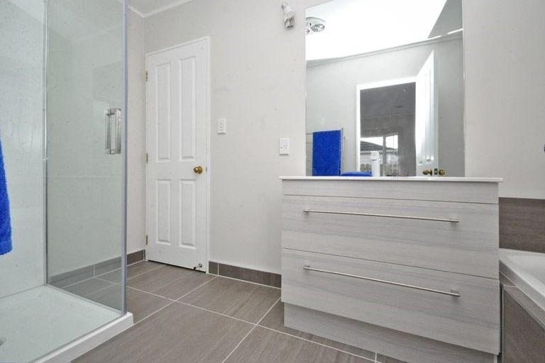 Photo of property in 2/45 Great South Road, Papakura, 2110