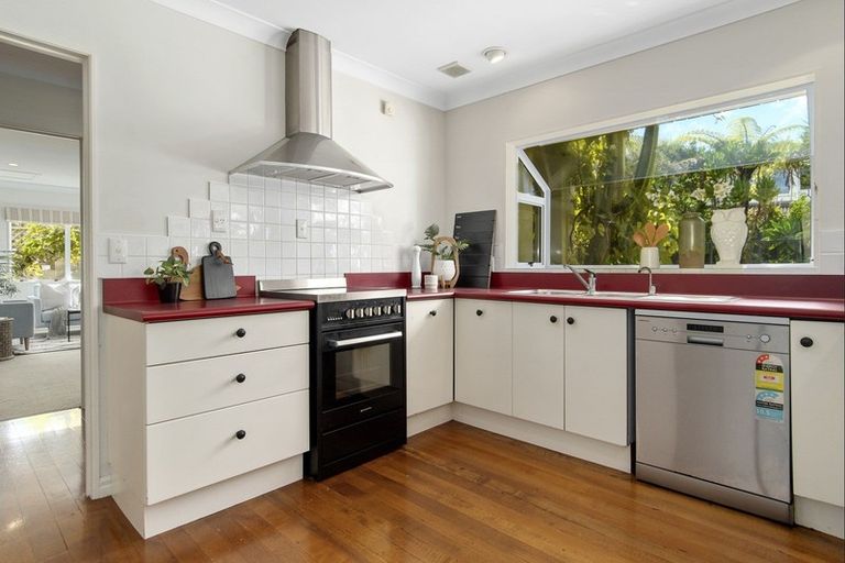 Photo of property in 43 Rewarewa Place, Matua, Tauranga, 3110