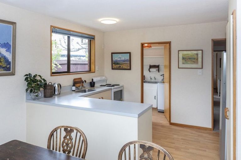 Photo of property in 2/10 Broadfell Avenue, Avonhead, Christchurch, 8042