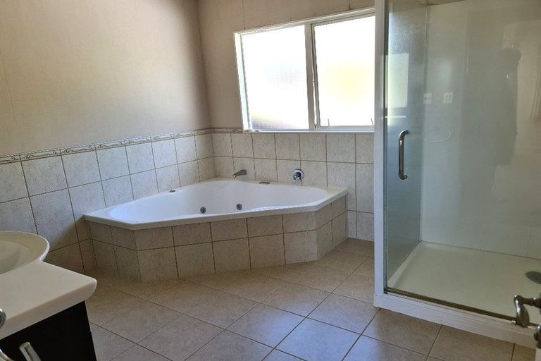 Photo of property in 21 Dunvegan Rise, East Tamaki Heights, Auckland, 2016