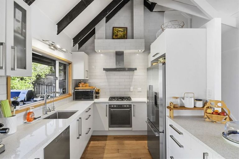 Photo of property in 13 Oaktree Avenue, Browns Bay, Auckland, 0630