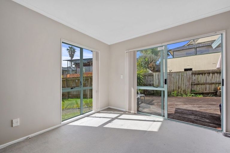 Photo of property in 24 Calypso Way, Unsworth Heights, Auckland, 0632