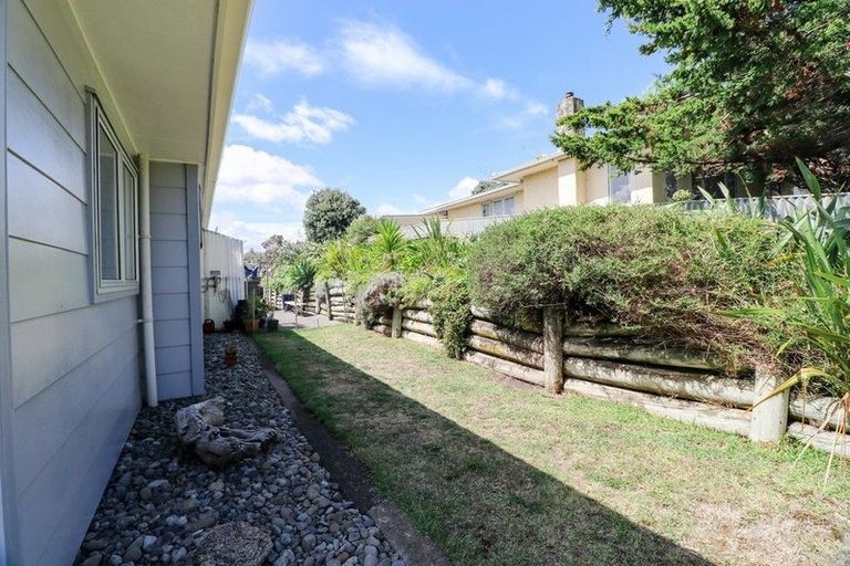 Photo of property in 2 Rangiora Street, Castlecliff, Whanganui, 4501