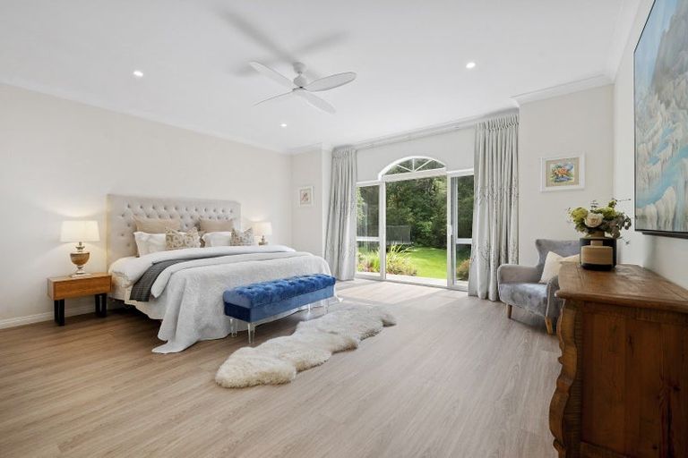 Photo of property in 7 Hobbs Road, Matakatia, Whangaparaoa, 0930