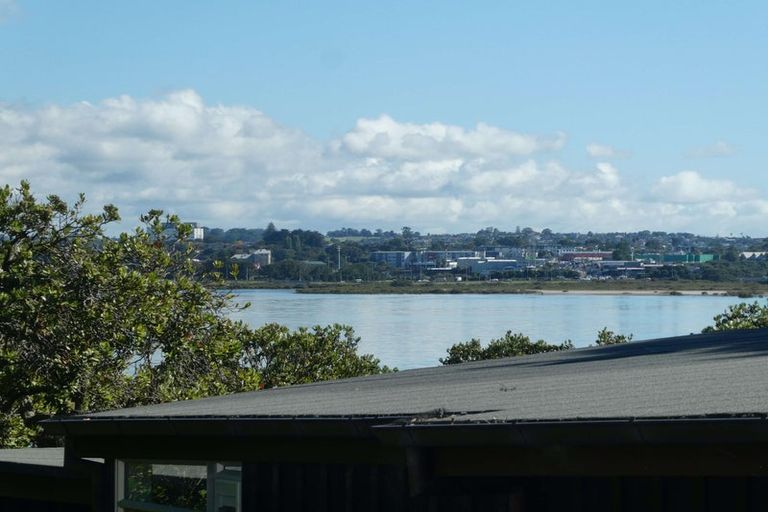 Photo of property in 15a Beresford Street, Bayswater, Auckland, 0622