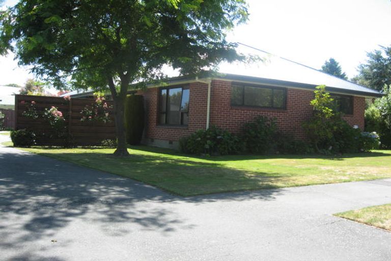 Photo of property in 27 Lochee Road, Upper Riccarton, Christchurch, 8041