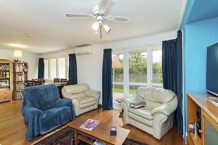 Photo of property in 11 Rata Street, Waiuku, 2123