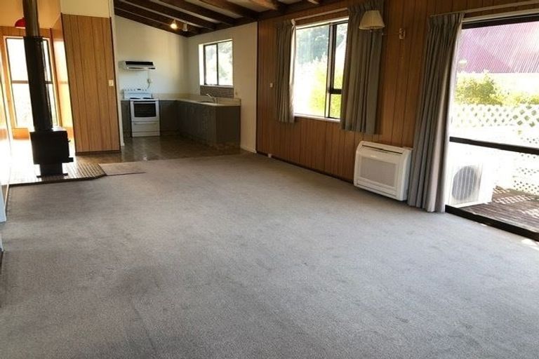 Photo of property in 10 Huia Street, Waikawa, Picton, 7220