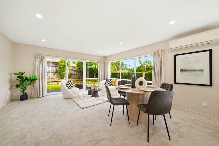 Photo of property in 22 Suncrest Drive, West Harbour, Auckland, 0618