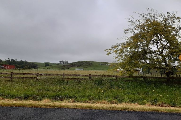 Photo of property in 8 Tikorangi Road East, Tikorangi, 4383