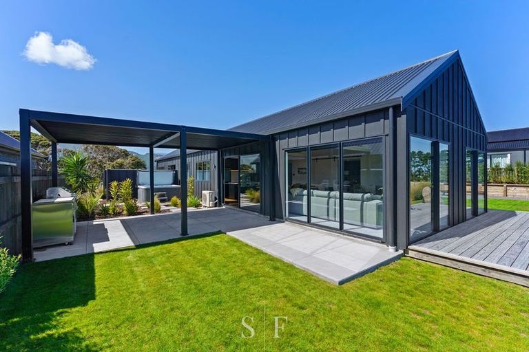 Photo of property in 48 Anderson Park Drive, Waikanae, 5036