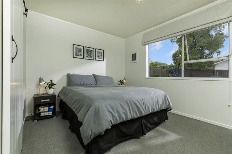 Photo of property in 2/13 Talavera Place, Te Atatu South, Auckland, 0602