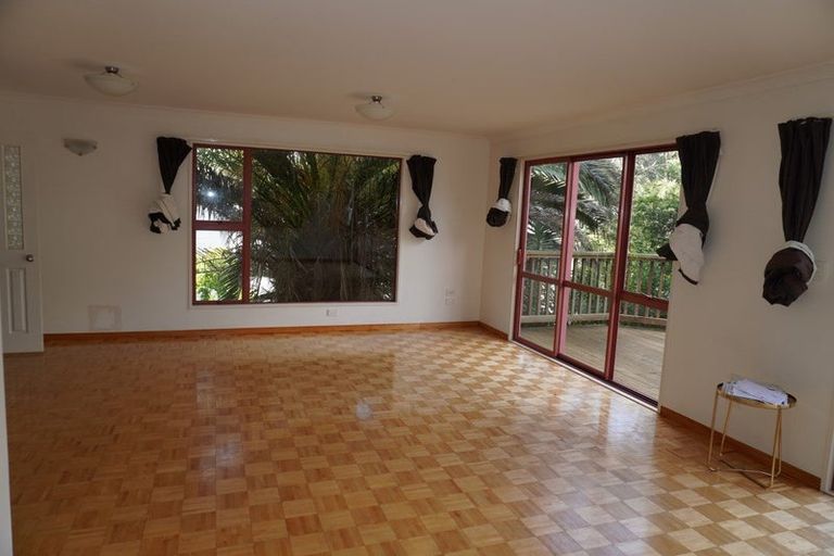 Photo of property in 2/72 Heathcote Road, Castor Bay, Auckland, 0620