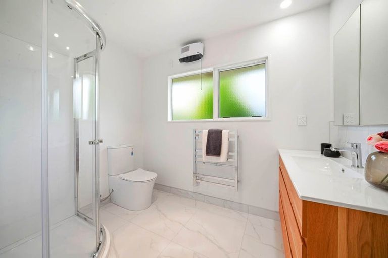 Photo of property in 22 Suncrest Drive, West Harbour, Auckland, 0618