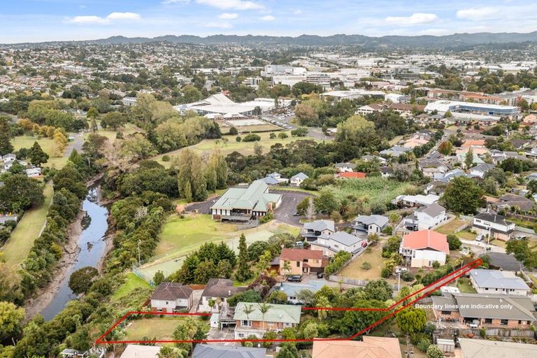 Photo of property in 79 Buscomb Avenue, Henderson, Auckland, 0610