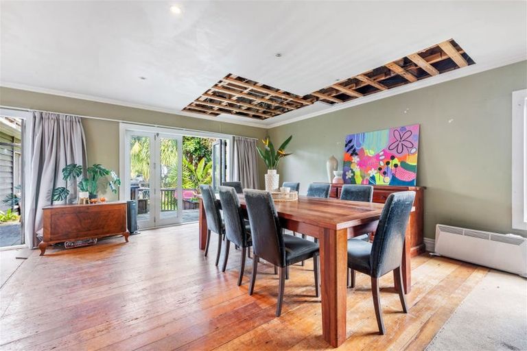 Photo of property in 10 Grendon Road, Titirangi, Auckland, 0604