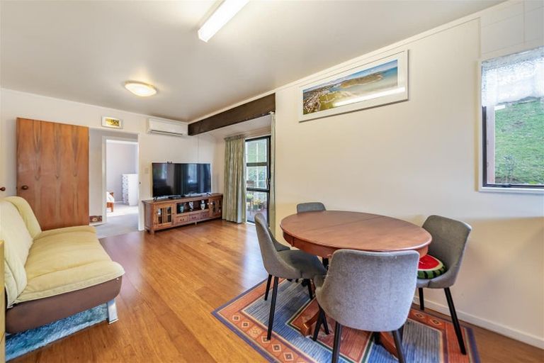 Photo of property in 10 Ordley Grove, Tawa, Wellington, 5028