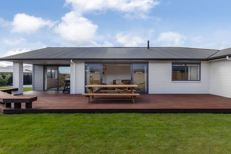 Photo of property in 12 Ash Close, Levin, 5510