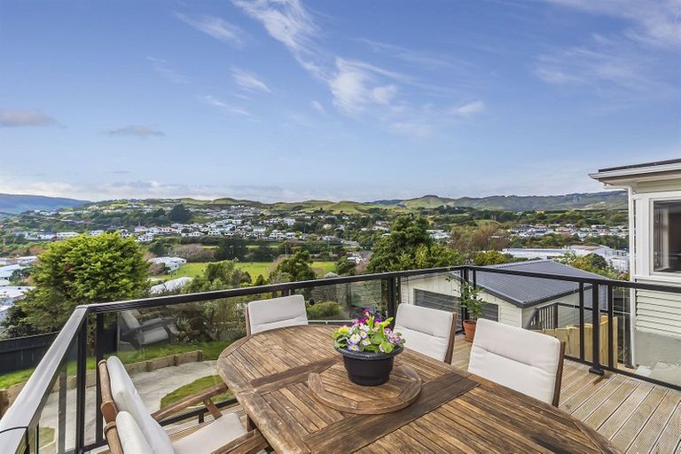 Photo of property in 9 The Drive, Tawa, Wellington, 5028