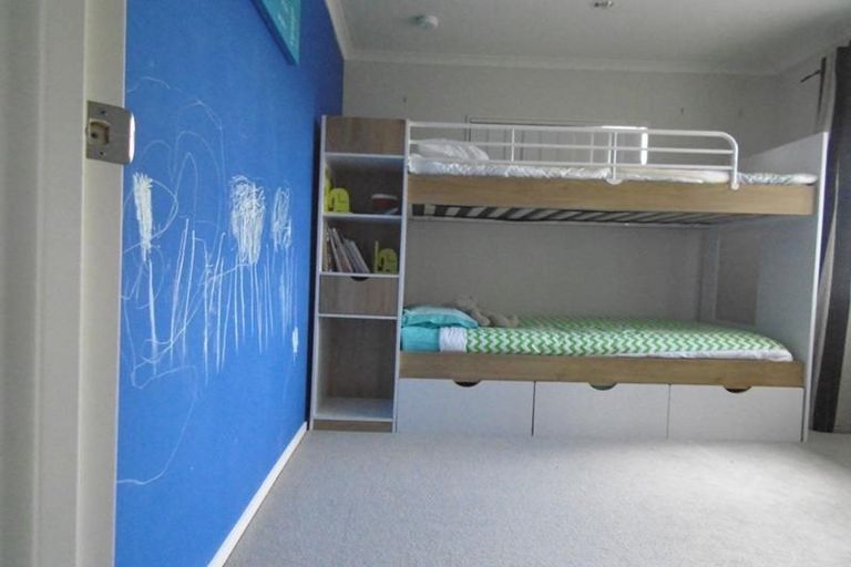 Photo of property in 12 Bellshill Close, Wattle Downs, Auckland, 2103