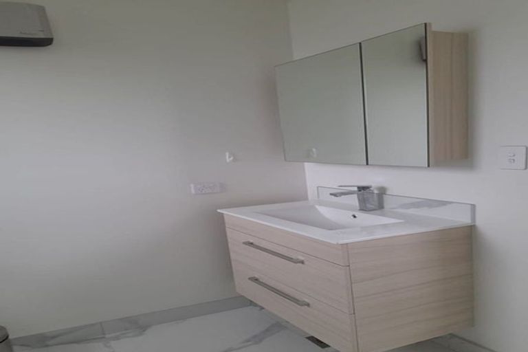 Photo of property in 2/11 Cressy Street, Waterloo, Lower Hutt, 5011