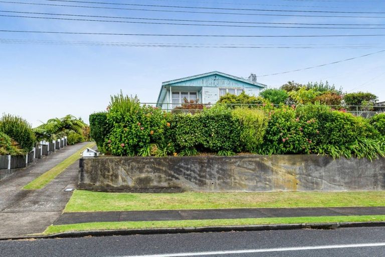 Photo of property in 79 Omata Road, Marfell, New Plymouth, 4310