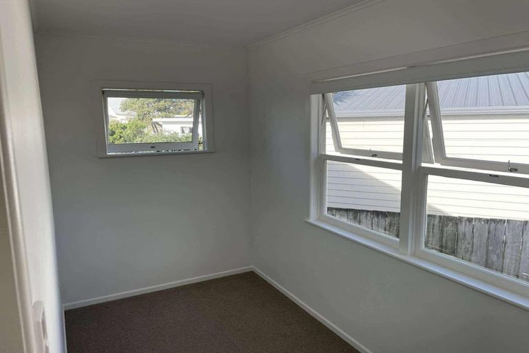 Photo of property in 125a Rosario Crescent, Red Beach, 0932