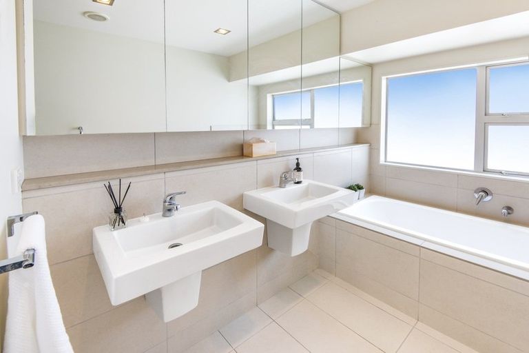 Photo of property in 30 Beresford Street, Bayswater, Auckland, 0622