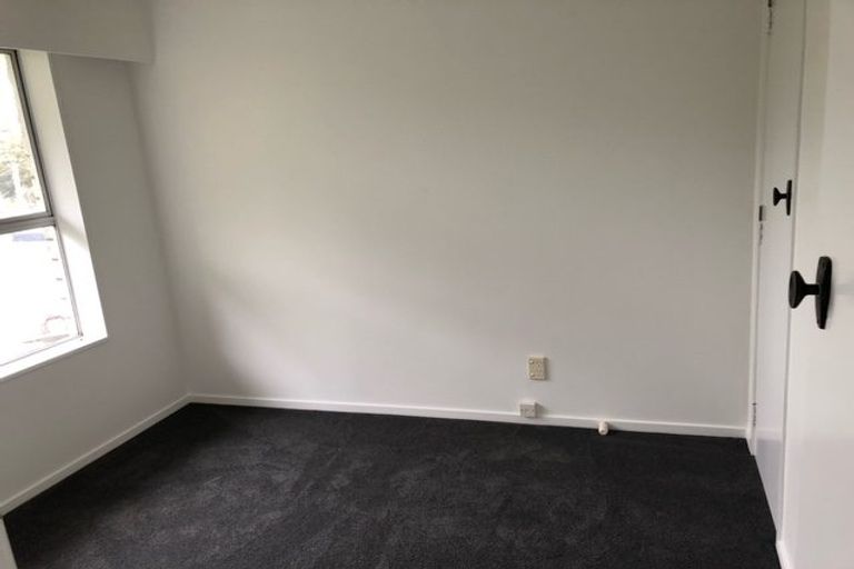 Photo of property in 2/95 Archers Road, Hillcrest, Auckland, 0629