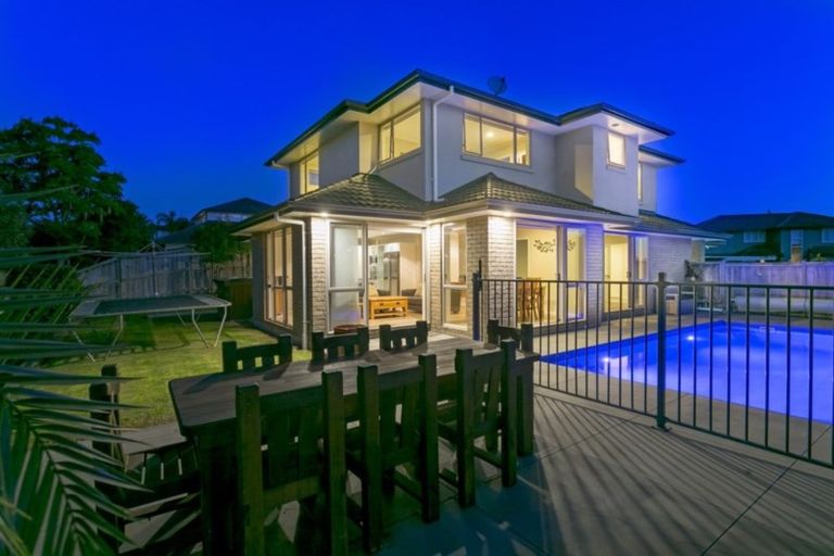 Photo of property in 24 Huntington Park Drive, Greenhithe, Auckland, 0632