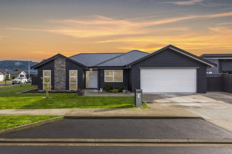 Photo of property in 12 Salisbury Crescent, Wallaceville, Upper Hutt, 5018