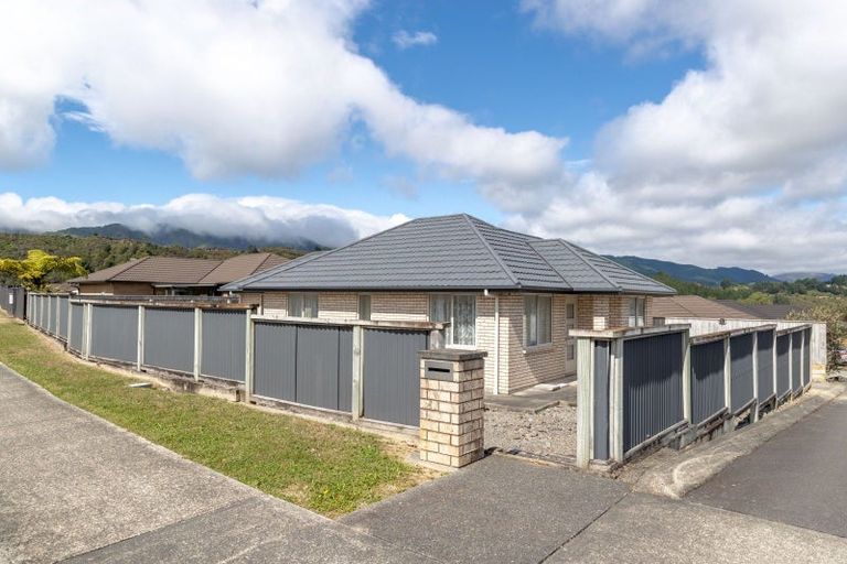 Photo of property in 72 Sunstone Crescent, Timberlea, Upper Hutt, 5018