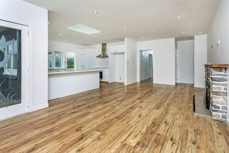 Photo of property in 76 Awa Road, Kumeu, 0891