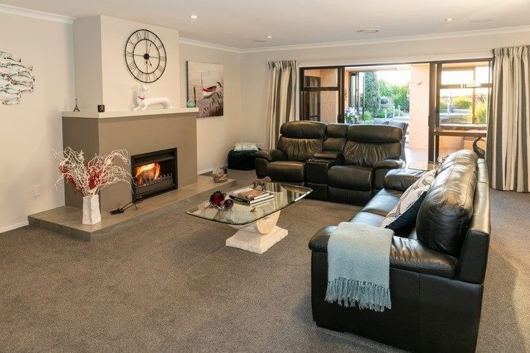 Photo of property in 23 Ara Kuaka, Waikanae Beach, Waikanae, 5036