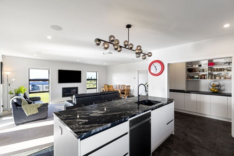 Photo of property in 3 Lealands Lane, Aokautere, Palmerston North, 4471