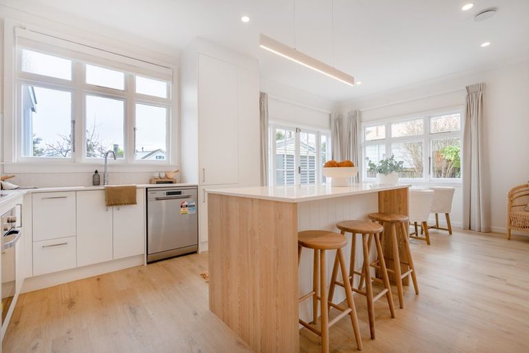 Photo of property in 35 Stapletons Road, Richmond, Christchurch, 8013