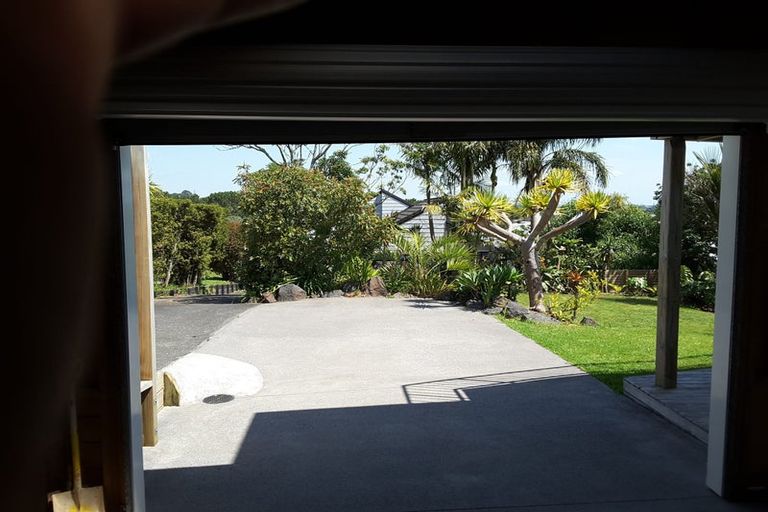 Photo of property in 2/128 Aberdeen Road, Campbells Bay, Auckland, 0620