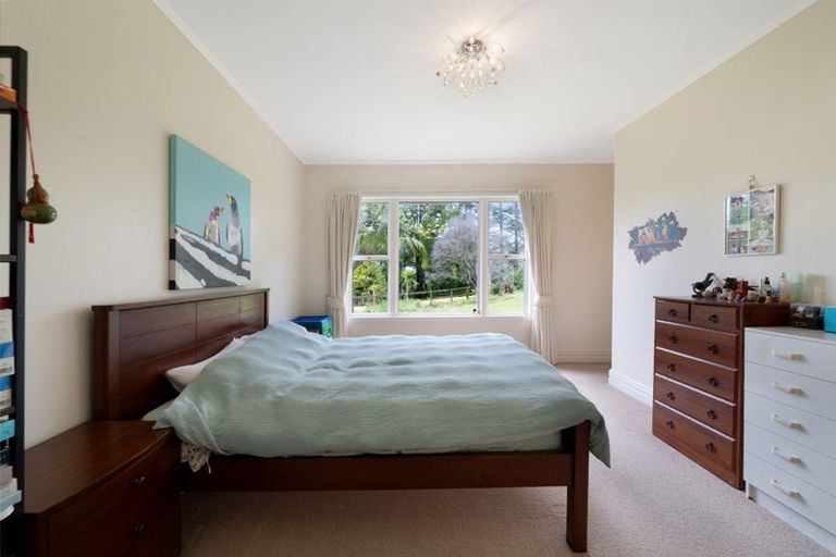 Photo of property in 112 Motu Road, Kumeu, 0891