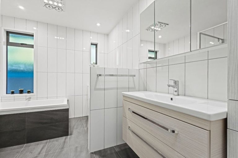 Photo of property in 2 Whaka Terrace, Huntsbury, Christchurch, 8022