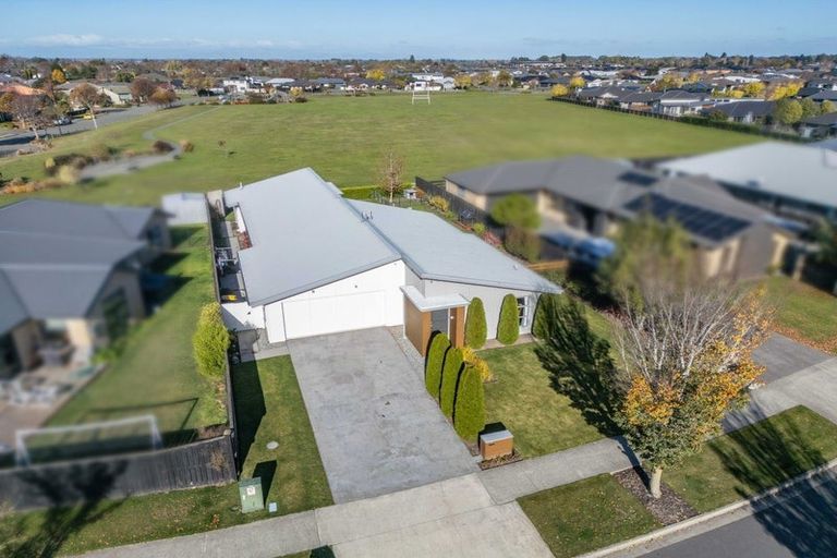 Photo of property in 60 Huntingdon Drive, Rangiora, 7400