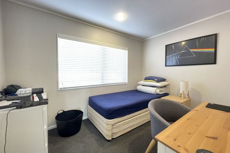 Photo of property in 43 Vera Road, Te Atatu South, Auckland, 0610