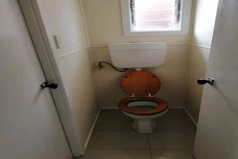 Photo of property in 1/38 Edwards Avenue, Henderson, Auckland, 0610