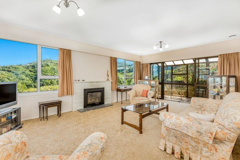 Photo of property in 22 Bushey Way, Maungaraki, Lower Hutt, 5010