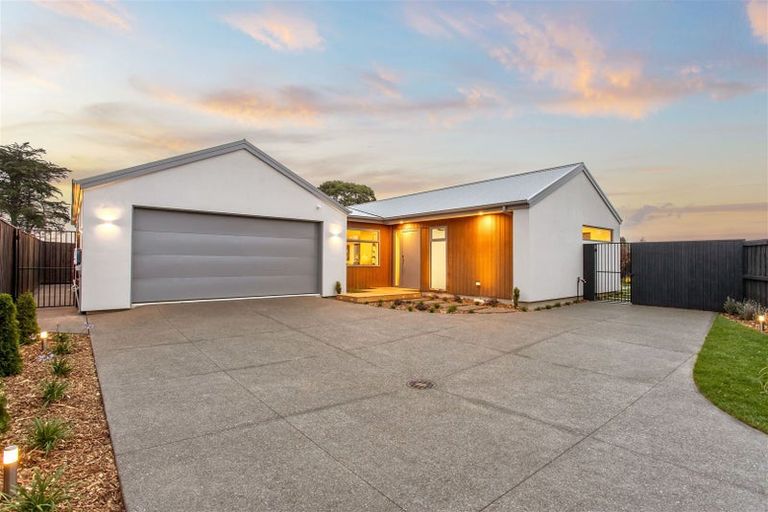 Photo of property in 84 Leistrella Road, Hoon Hay, Christchurch, 8025